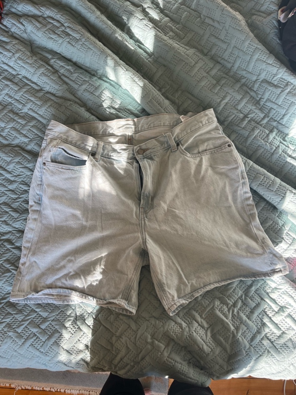 Old Navy High Rise Slouchy Straight Jean Shorts Size 16 Light Wash